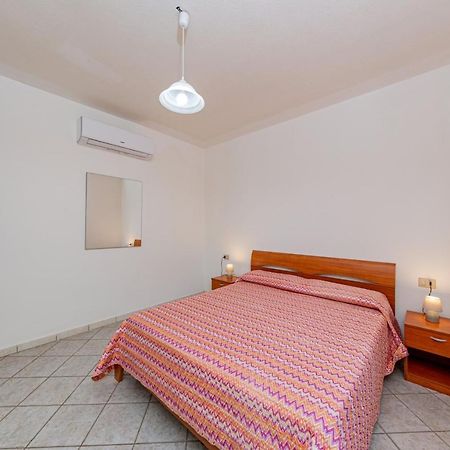 Appartamento Residenziale Trilocale 6 Posti Letto Via Sardegna San Teodoro Exterior photo